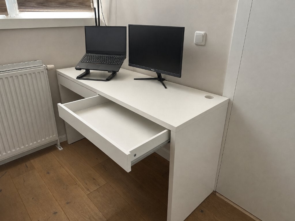 IKEA MICKE bureau – wit – goede staat, Ophalen, 50 cm, 142 cm, Zo goed als nieuw