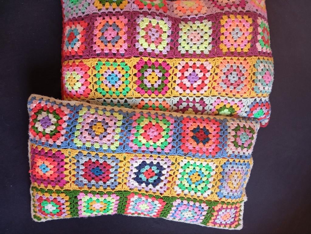 2 handgemaakte granny square kussens, Huis en Inrichting, Woonaccessoires | Kussens, Ophalen of Verzenden, Vierkant