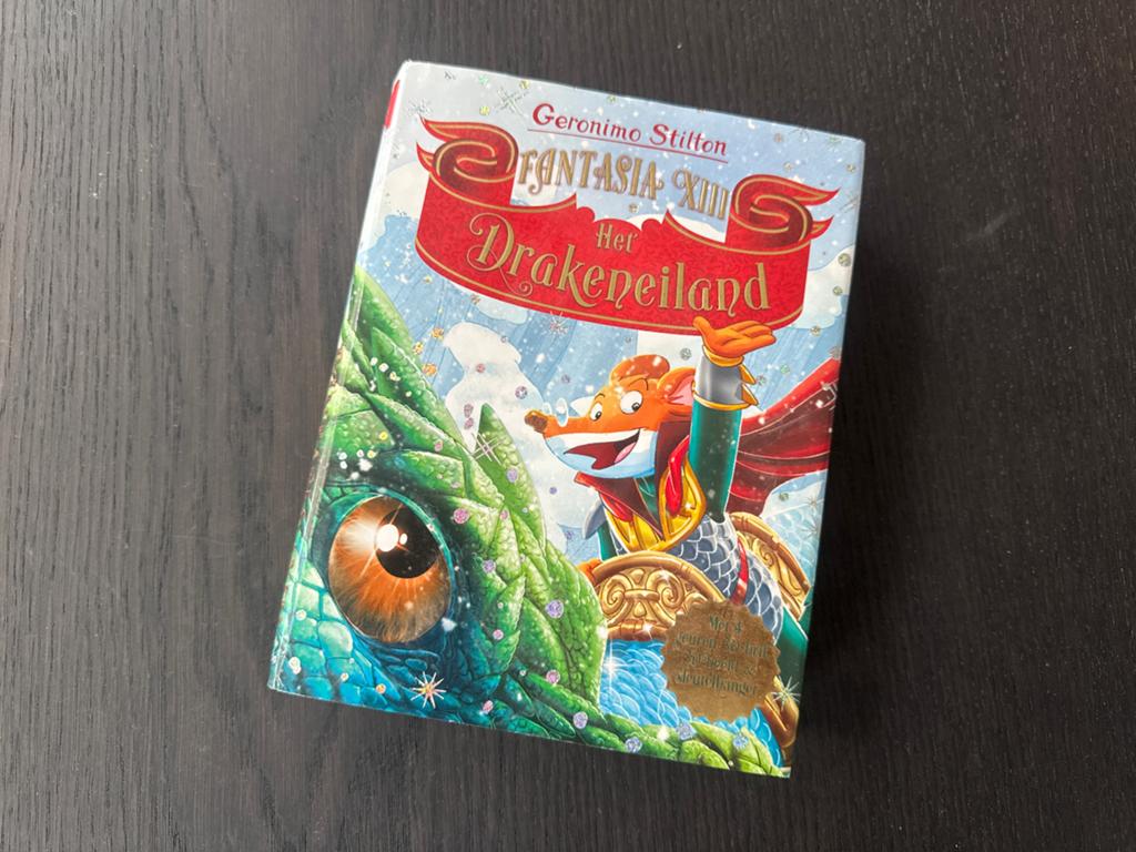 Geronimo Stilton Fantasia XIII: Het Drakeneiland, Ophalen of Verzenden, Zo goed als nieuw, Fictie