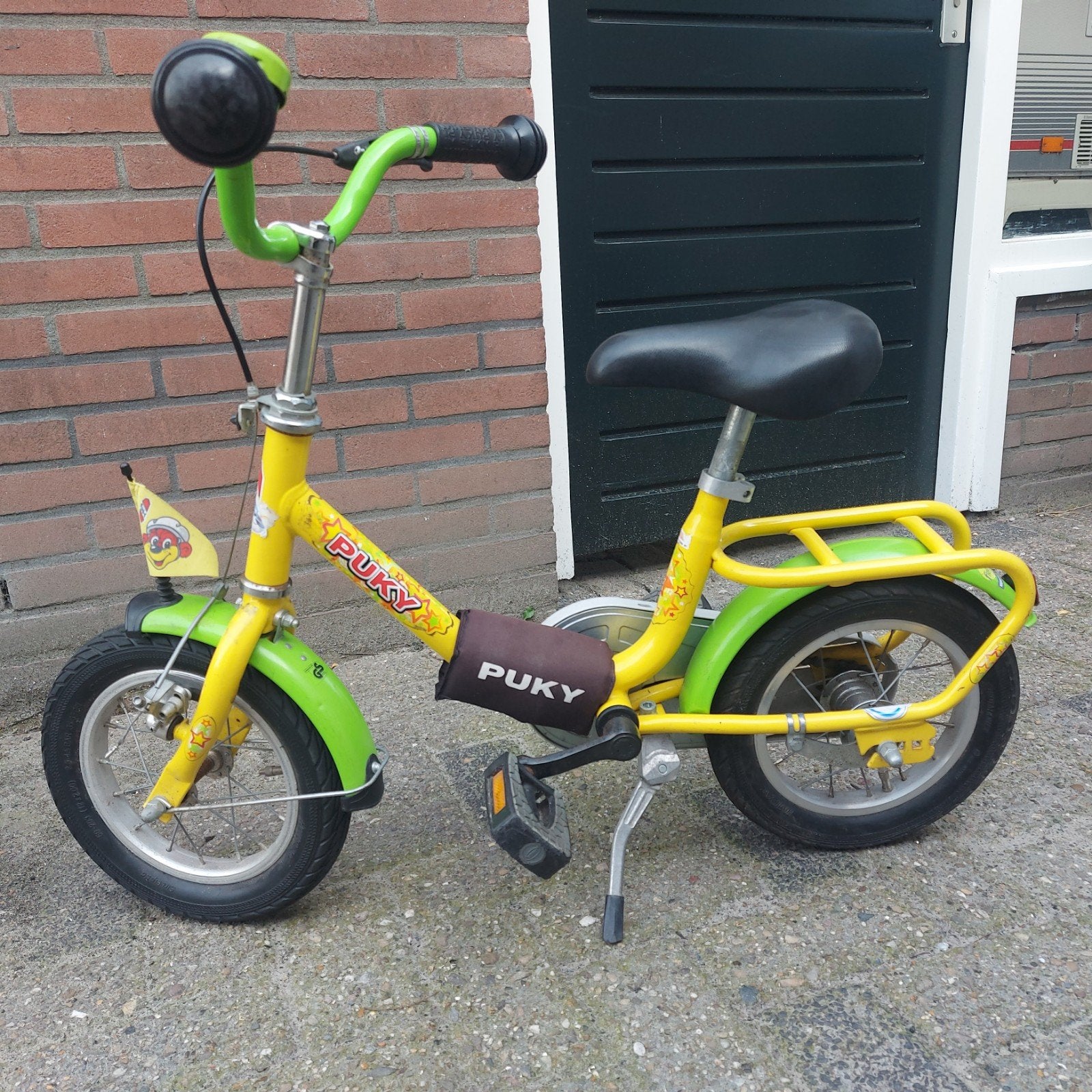 Puky fiets geel, Fietsen en Brommers, Fietsen | Kinderfietsjes, Ophalen, Terugtraprem, Zijwieltjes, Puky