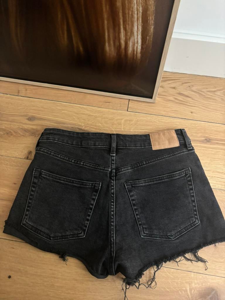 H&M korte zwarte spijkerbroek, donker grijs jeans short, 38, Kleding | Dames, Maat 38/40 (M), Kort, Zwart, Nieuw