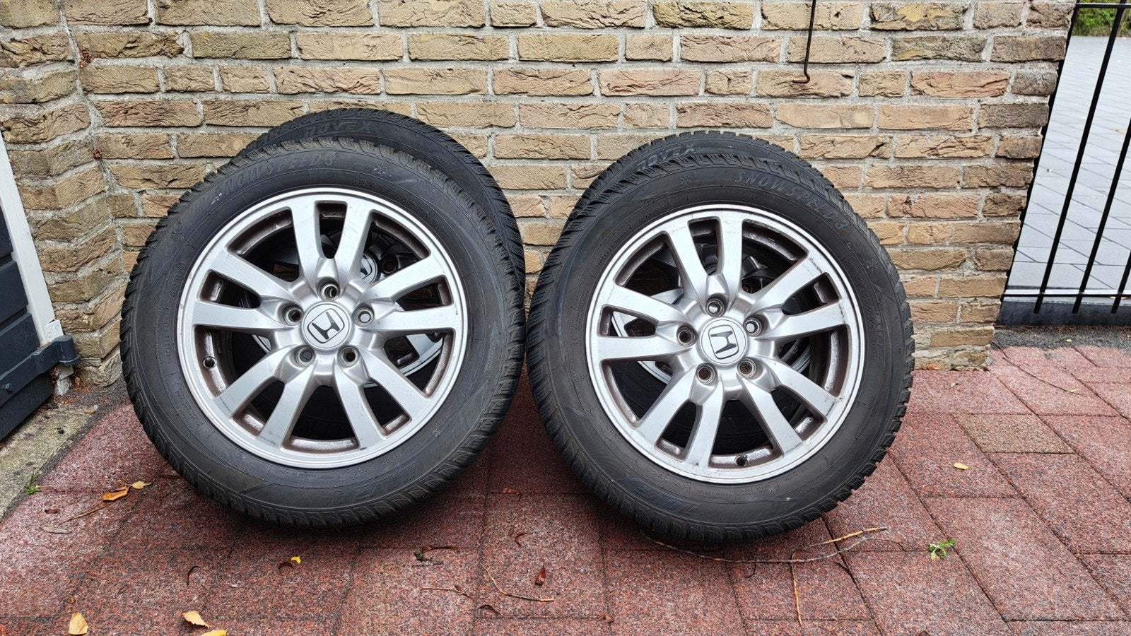 Winterbanden 205/55 R16 met Honda velgen en sneeuwkettingen, Auto-onderdelen, Ophalen, Gebruikt, 16 inch, Banden en Velgen