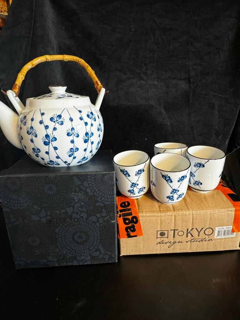Tokyo design studio theepot en 4 kopjes 1 koop, Nieuw, Ophalen of Verzenden, Overige stijlen, Kop(pen) en/of Schotel(s)