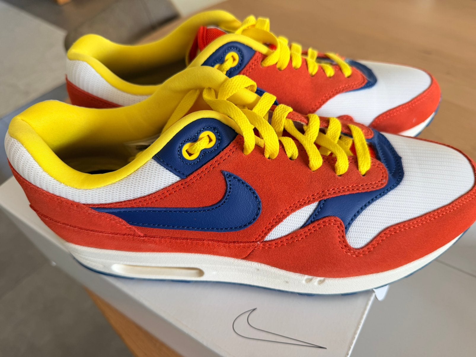 Nike air max 1 NBY Simpsons Fire maat 45, Kleding | Heren, Ophalen of Verzenden, Nieuw, Sneakers of Gympen