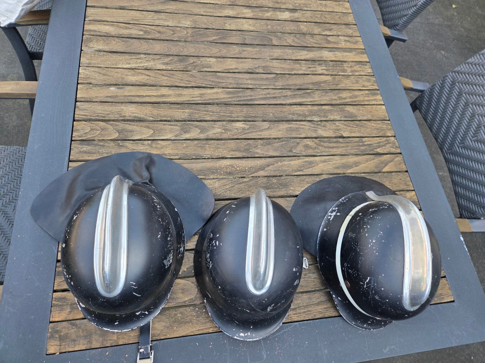 Set van 3 vintage brandweerhelmen, Ophalen of Verzenden, Overige soorten, Overige gebieden, Helm of Baret