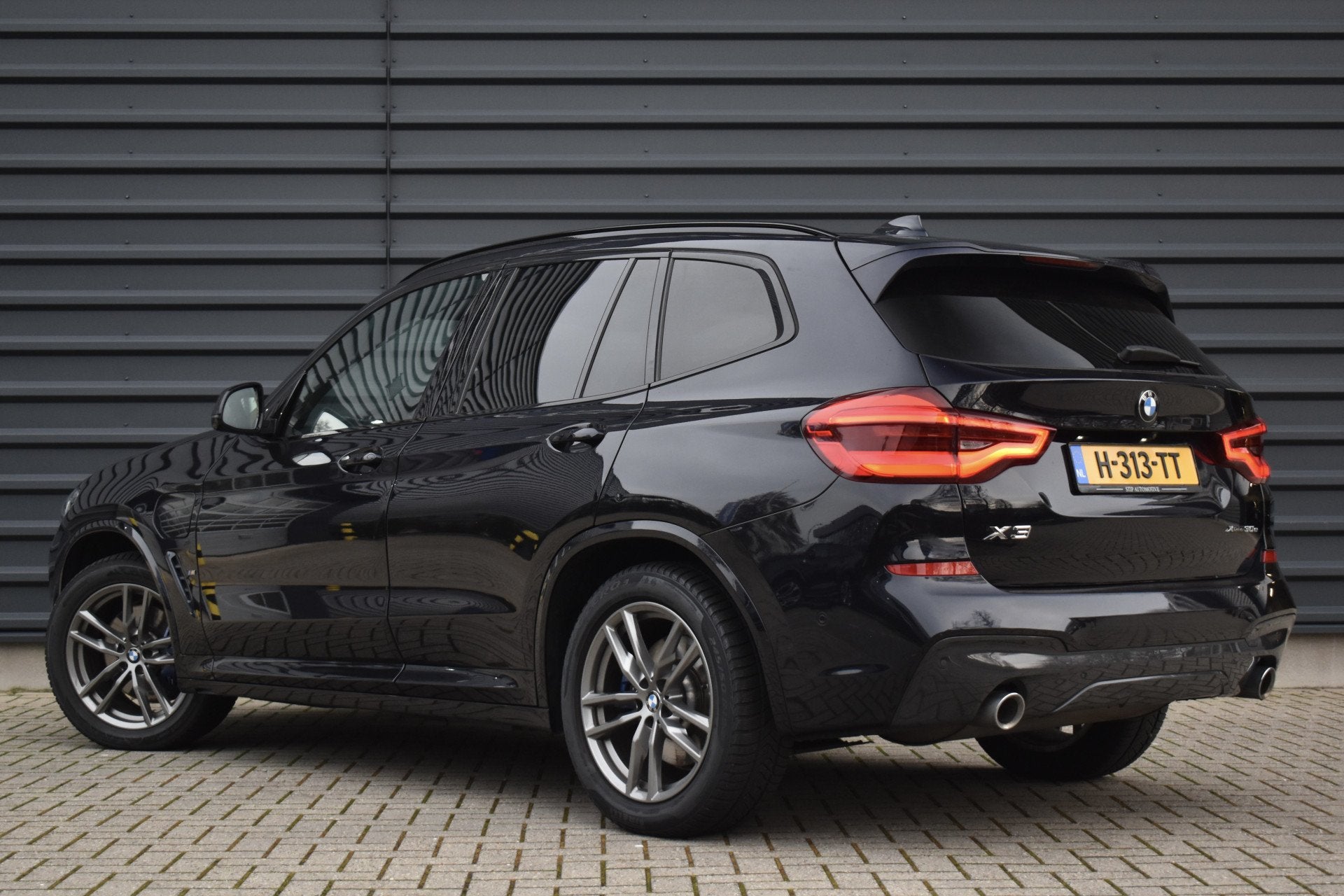 BMW X3 xDrive30e High Executive M Sport | Pano | ACC | 360 C, Gebruikt, Euro 6, 2000 kg, Zwart