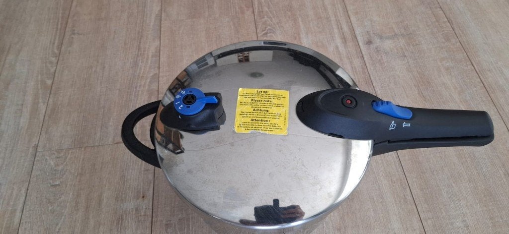 BK RVS Snelkookpan als NIEUW 6 Liter zie bodem, Snelkookpan, Met deksel, BK, Ophalen of Verzenden