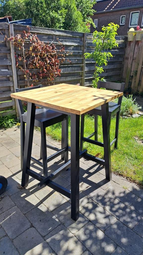 Ikea TYBYN hoge Bartafel, 2 barkrukk bladhoogte acacia/zwart, Huis en Inrichting, Ophalen, Gebruikt