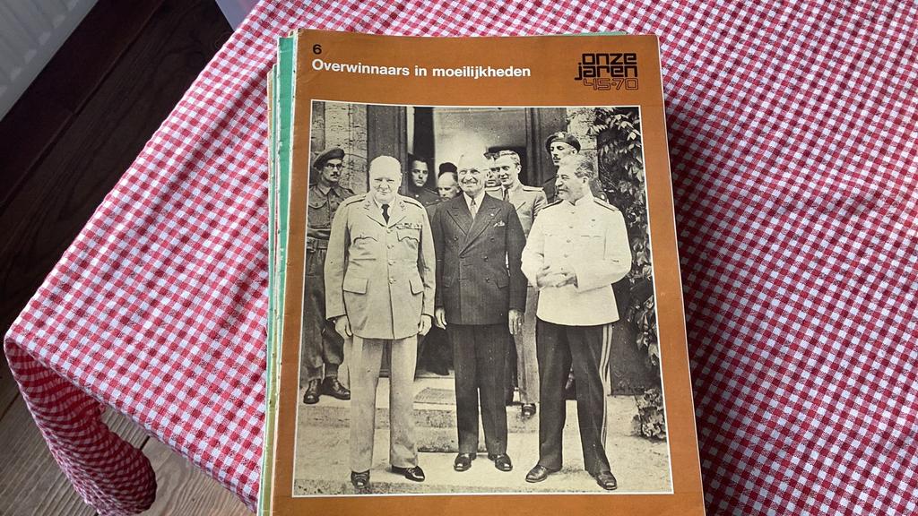 27 delen van Onze Jaren ‘45-‘70, Boeken, Europa, Ophalen of Verzenden, 20e eeuw of later, Gelezen