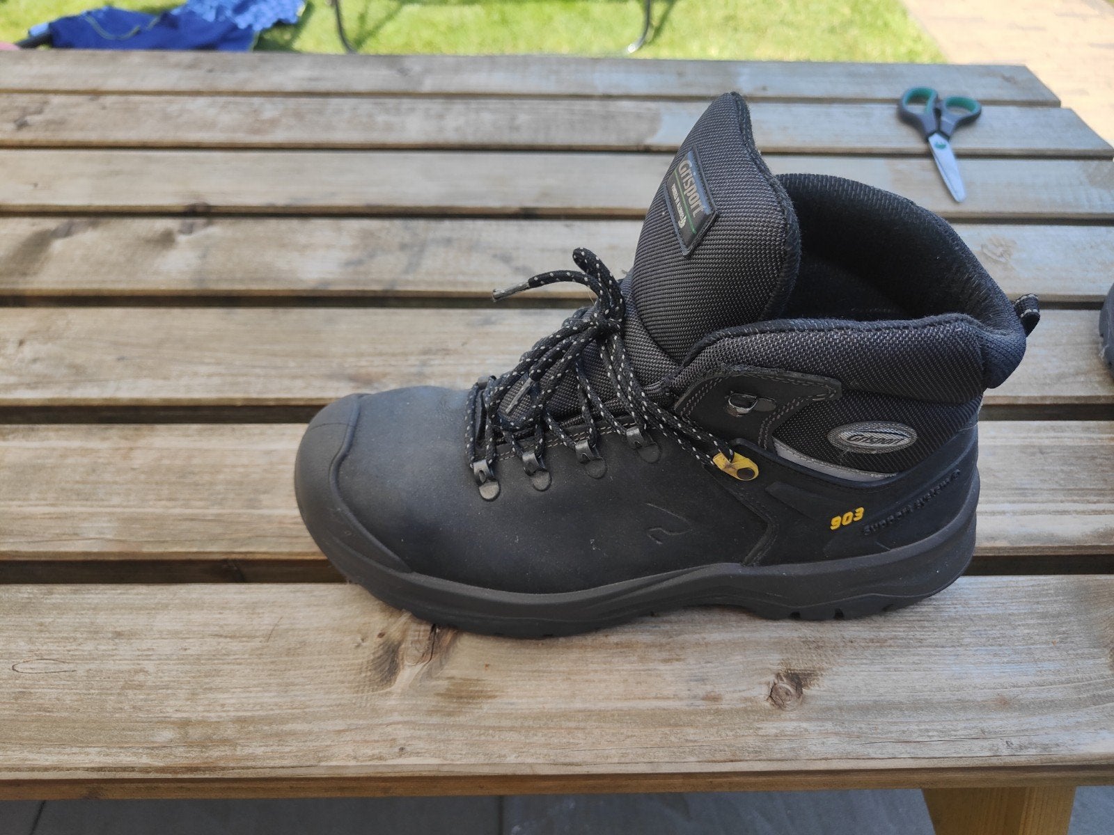 Nieuwe werkschoenen, Ophalen, Nieuw