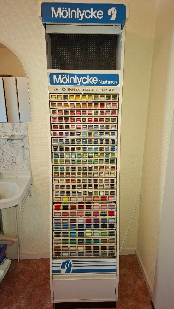 Mölnlyke Garenkast met inhoud, Hobby en Vrije tijd, Naaien en Fournituren, Ophalen, Zo goed als nieuw, Garen of Naald(en)