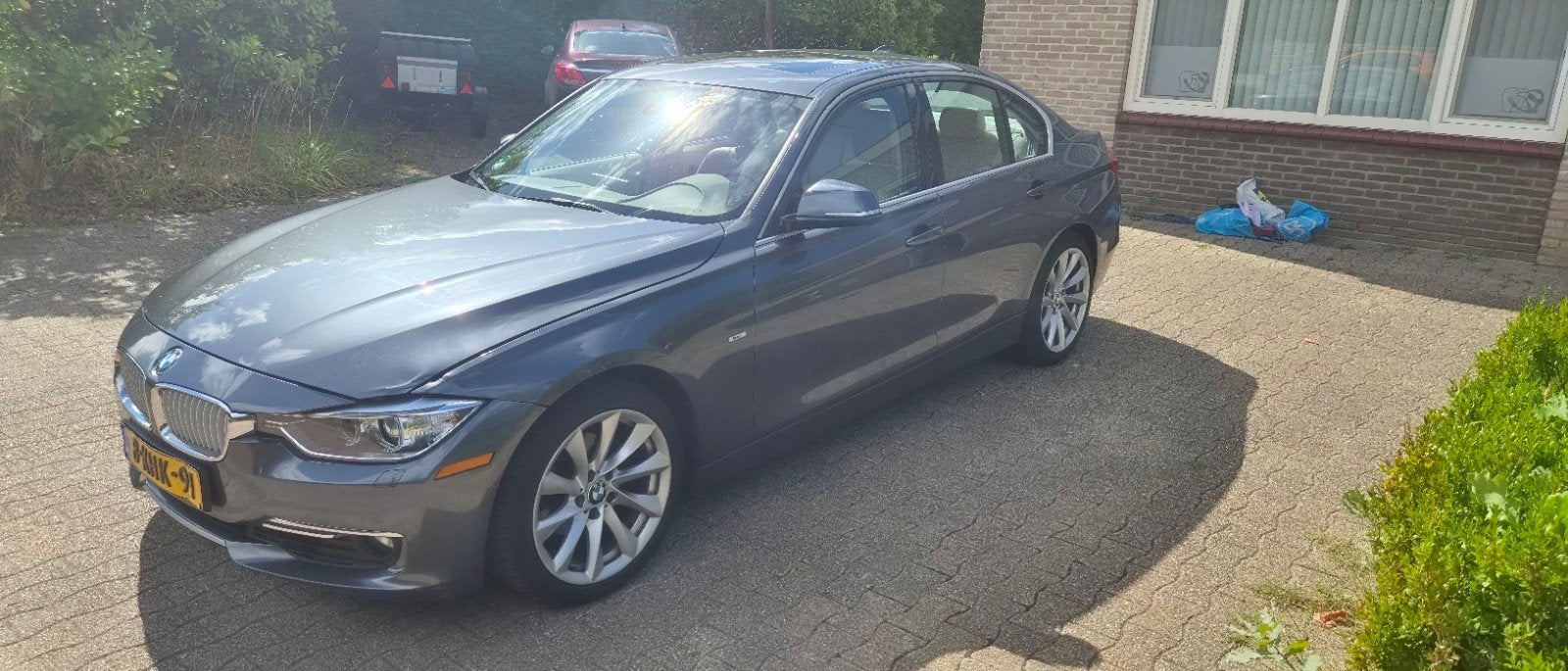 BMW 3-Serie 2.0IX 320 135KW Aut8 (f30) 2013 Grijs, Euro 5, Beige, 4 cilinders, 75 €/maand