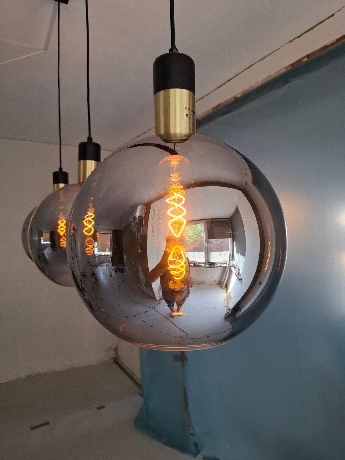 Hanglamp met 3 rookglazen bollen, ideaal voor eettafel, Huis en Inrichting, Lampen | Hanglampen, Ophalen, Zo goed als nieuw, Glas