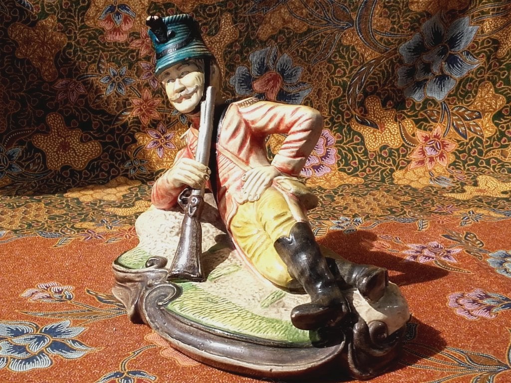 Mooi antiek beeld uit Engeland van een historische soldaat., Ophalen of Verzenden