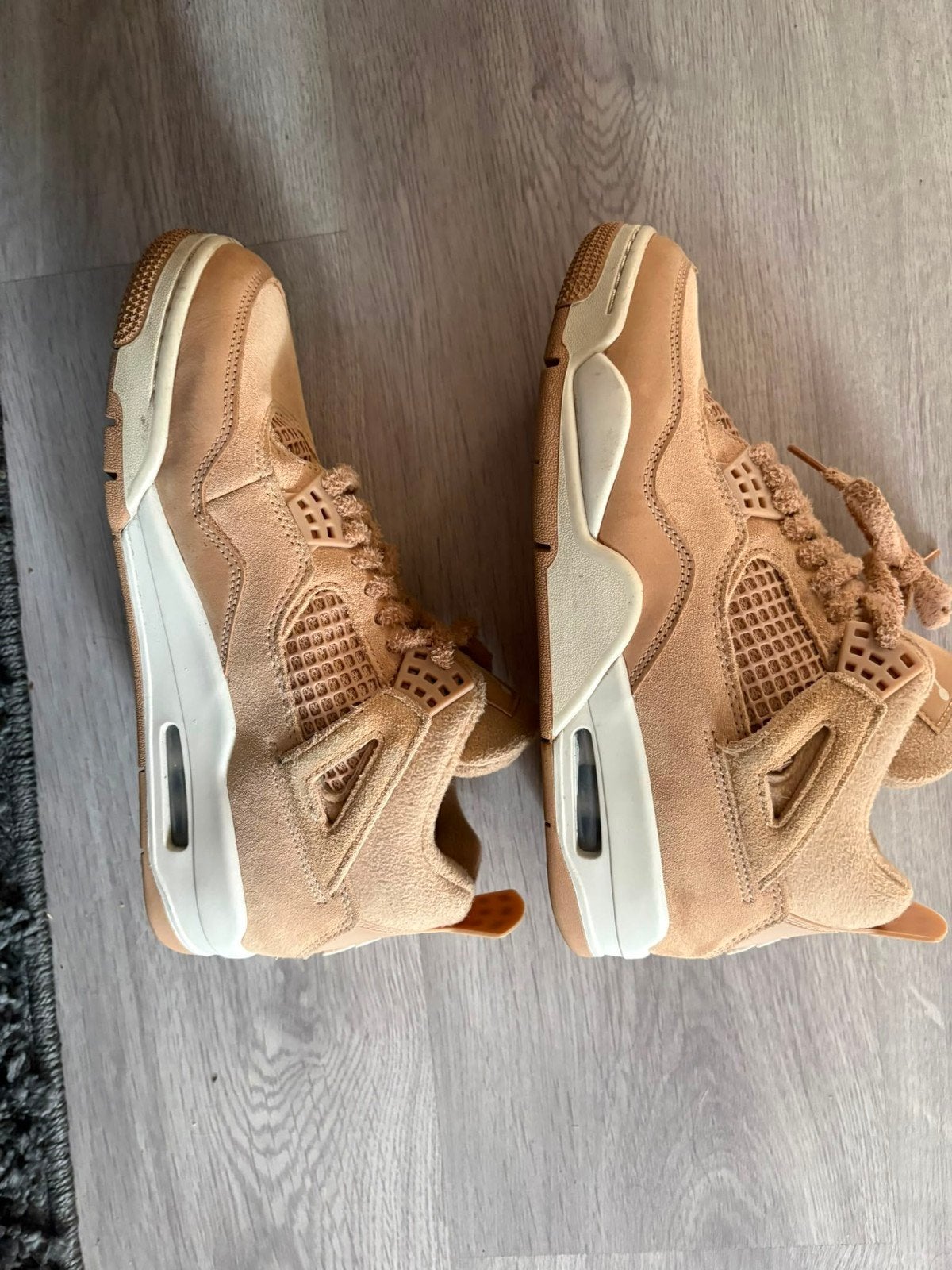 Zo goed als nieuwe Jordan 4 Retro 'Mushroom' maat 41, Ophalen, Beige, Jordan, Sneakers of Gympen