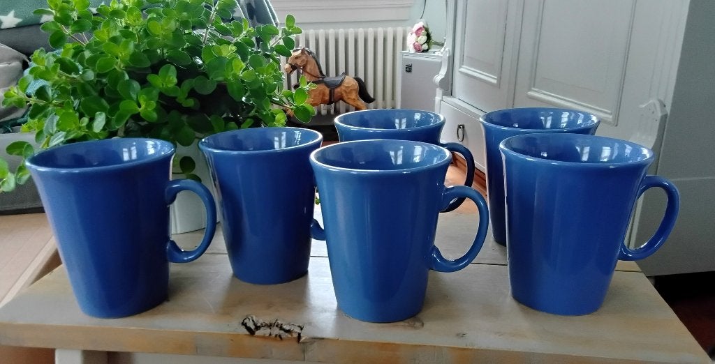 Blauwe mokken - bekers - blauw - 6 stuks beschikbaar, Gebruikt, Keramiek, Overige stijlen, Mok