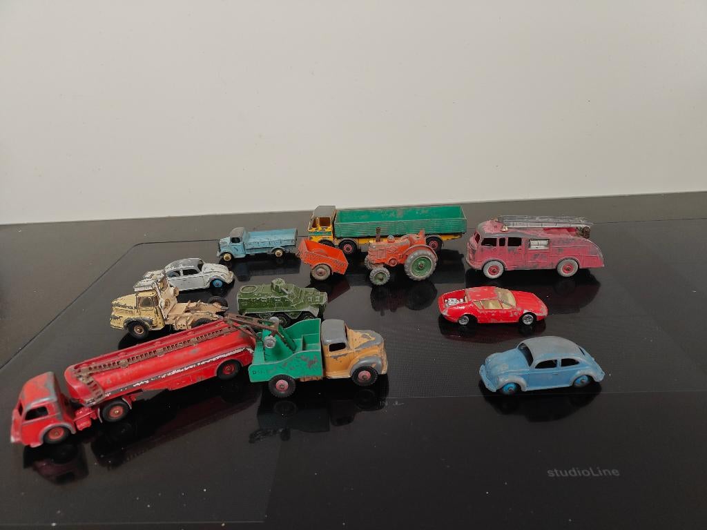 12x Dinky Toys autootjes, Hobby en Vrije tijd, Modelauto's | 1:43, Gebruikt, Auto, Onbekend, Dinky Toys