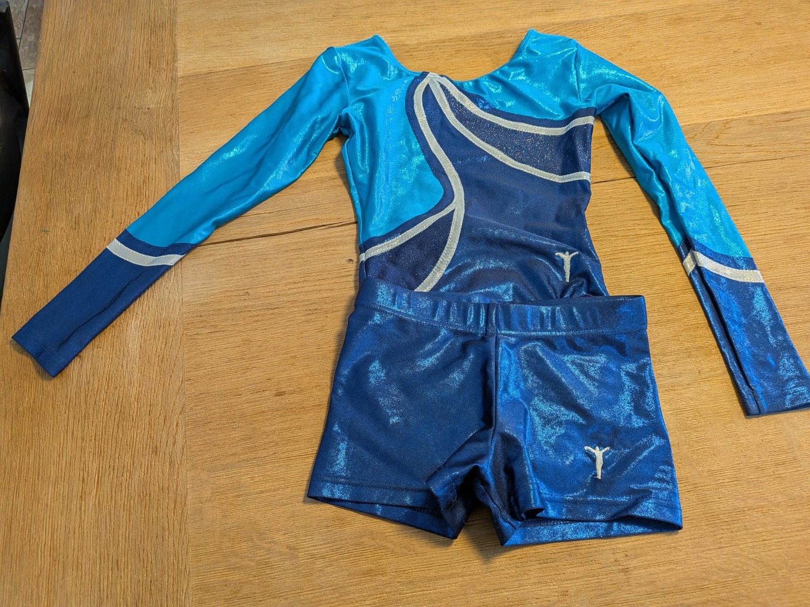 Turnpakje en broekje - Sportuniek - Maat 140-152, Ophalen of Verzenden, Zo goed als nieuw, Overige typen