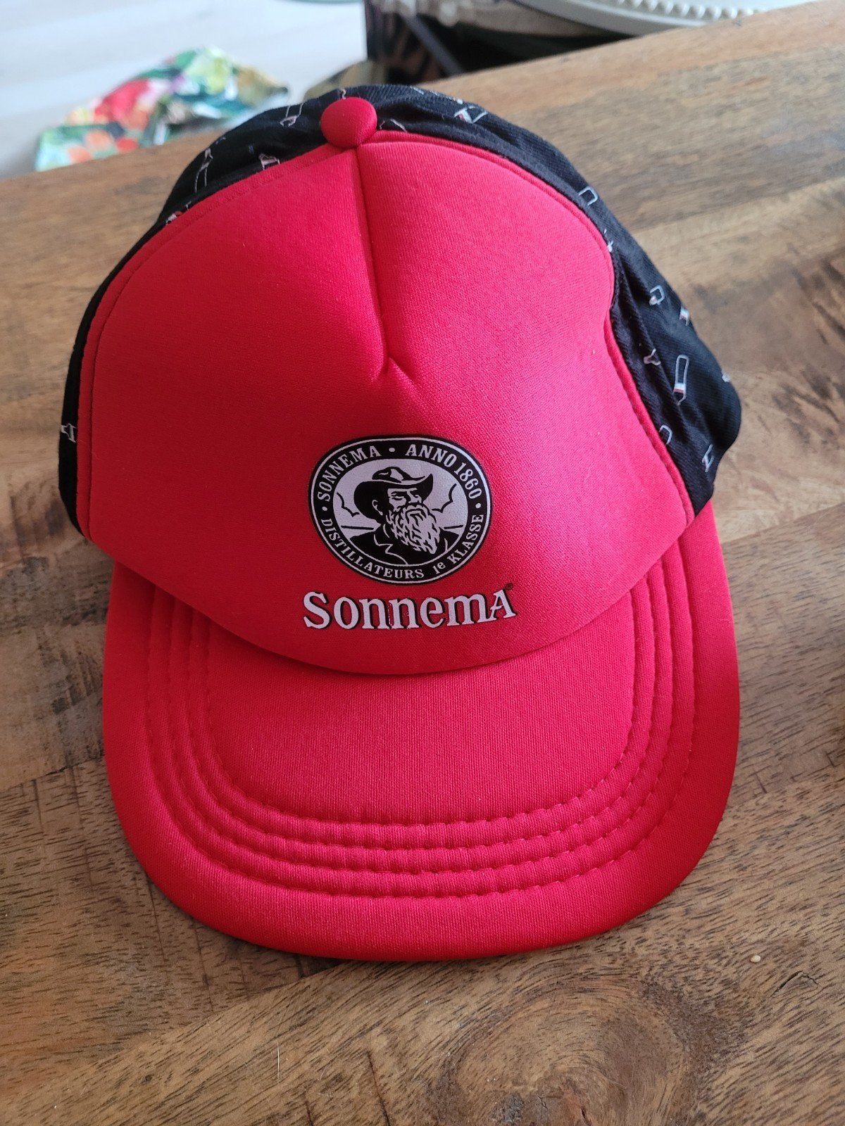Nieuwe Sonnema pet - Rood en Zwart, Kleding | Dames, Hoeden en Petten, SonnemA, Nieuw, Pet, One size fits all