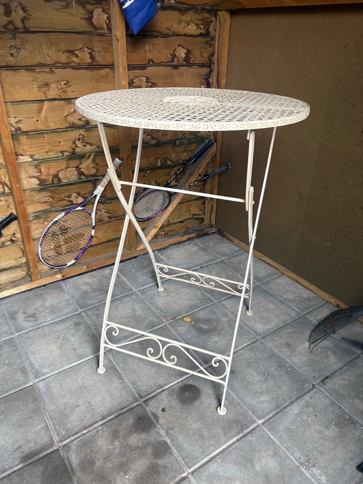 Beige metalen inklapbaar bistrotafel, Ophalen, Gebruikt, Rond, Metaal