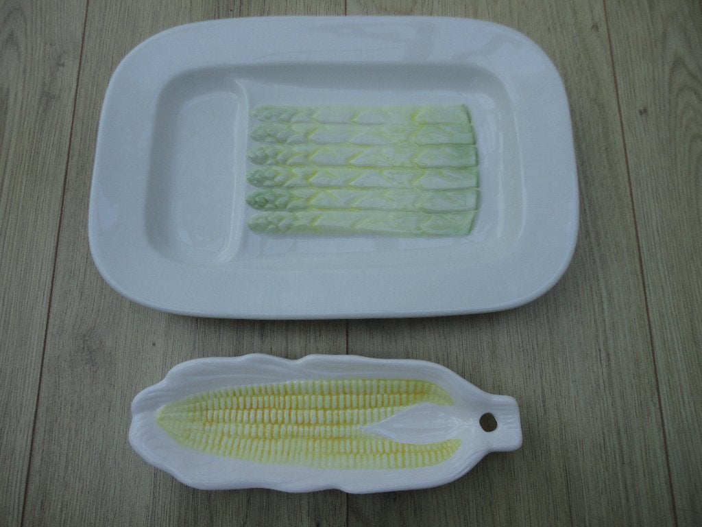 2 verschillende serveerschalen c.q. borden asperge en mais, Ophalen of Verzenden