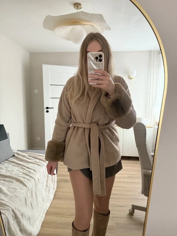 Beige coat fur sleeves M, Kleding | Dames, Ophalen of Verzenden, Zo goed als nieuw, Beige