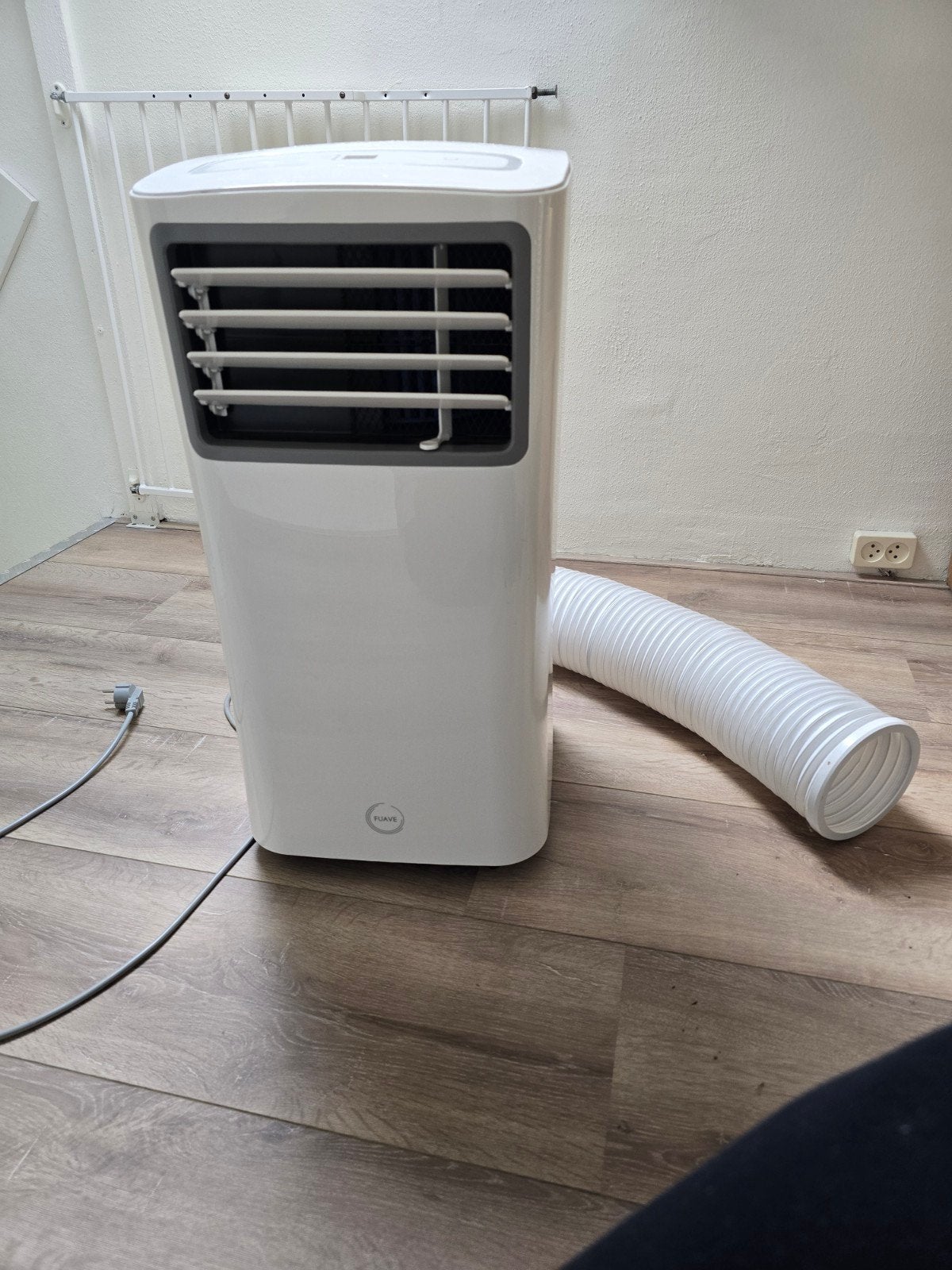 Fuave Mobiele Airco & Luchtontvochtiger ACS09K01 - 26m², Ophalen, Koelen en Ontvochtigen, Minder dan 60 m³, 3 snelheden of meer