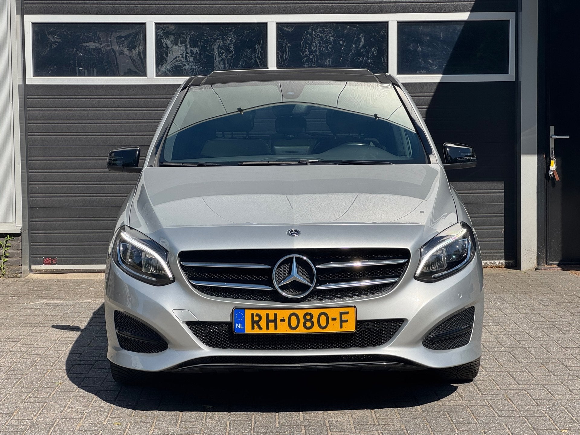 Mercedes-Benz B-klasse 180 Ambition Xenon/Led, Pano, Cruise,, Auto's, 1325 kg, Gebruikt, Euro 6, 4 cilinders