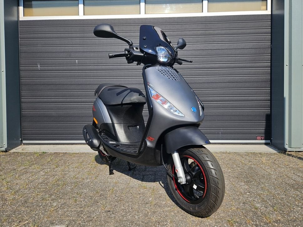 PIAGGIO ZIP 4T E4 BROM 2019 MAT GREY 1927 KM + OPTIES!