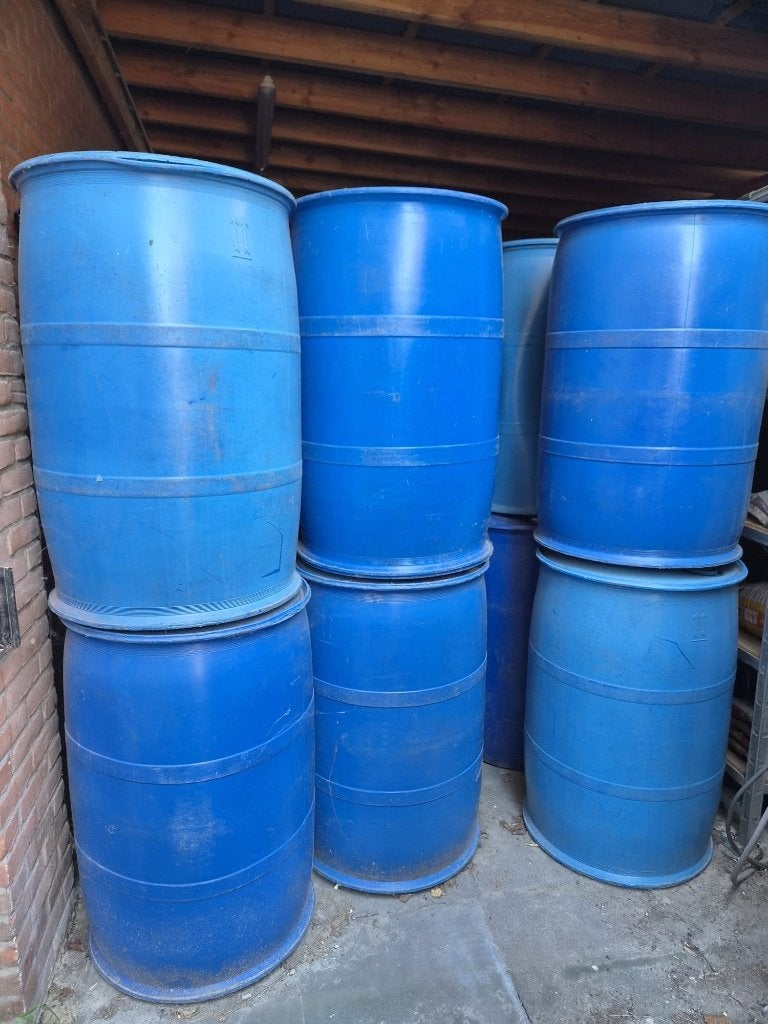 12 blauwe kunststof vaten - 200 liter (vlotbouwen), Tuin en Terras, Regentonnen, 150 liter of meer, Ophalen, Gebruikt, Kunststof