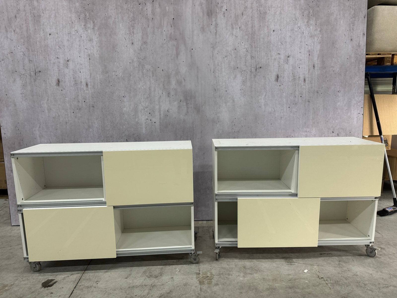 Ikea Besta kasten met schuifdeuren op wieltjes, Ophalen, Gebruikt