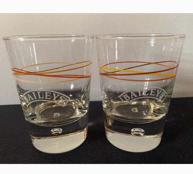 2 Baileys glazen met verzwaarde bodem. Hoogte 10,5 cm., Verzamelen, Ophalen of Verzenden, Zo goed als nieuw, Borrel- of Shotglas