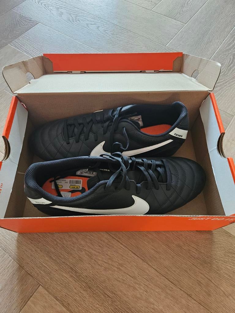Nike Tiempo voetbalschoenen maat 44 nieuw, Ophalen of Verzenden, Nieuw, Schoenen