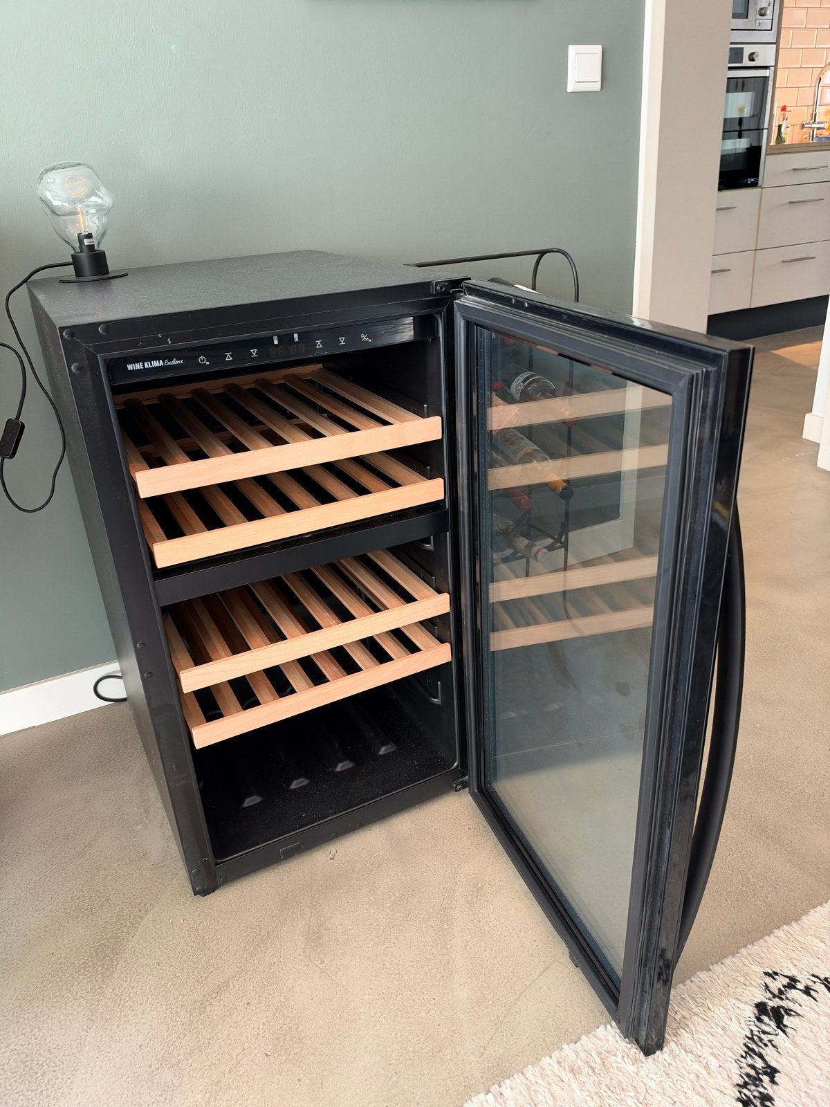 Wijnklimaatkast Wine Klima Excellence, Zonder vriesvak, 100 tot 150 liter, Zo goed als nieuw, 45 tot 60 cm