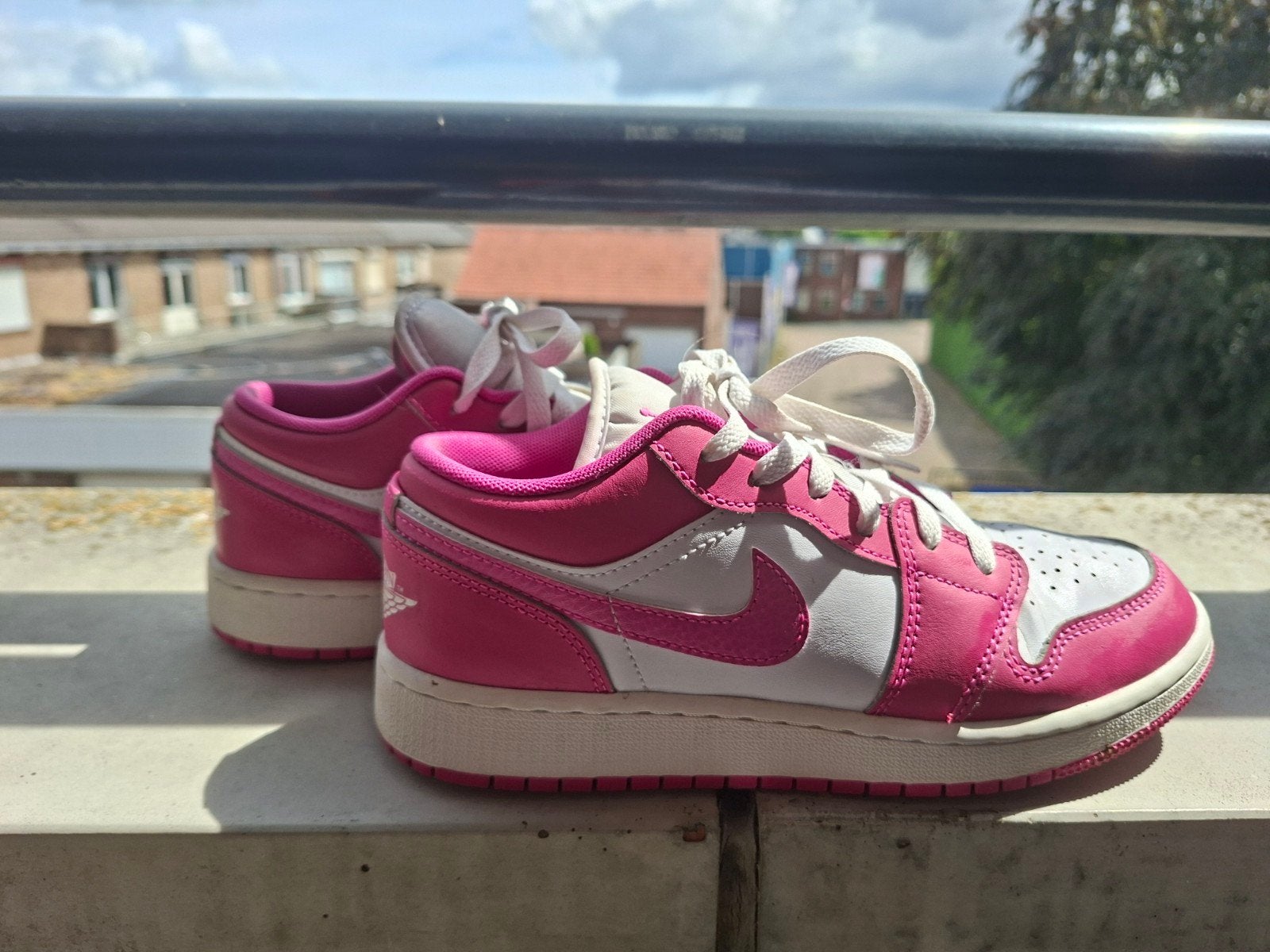 Nike Air Jordan 1 Low Roze/Wit - Maat 36.5, Ophalen of Verzenden