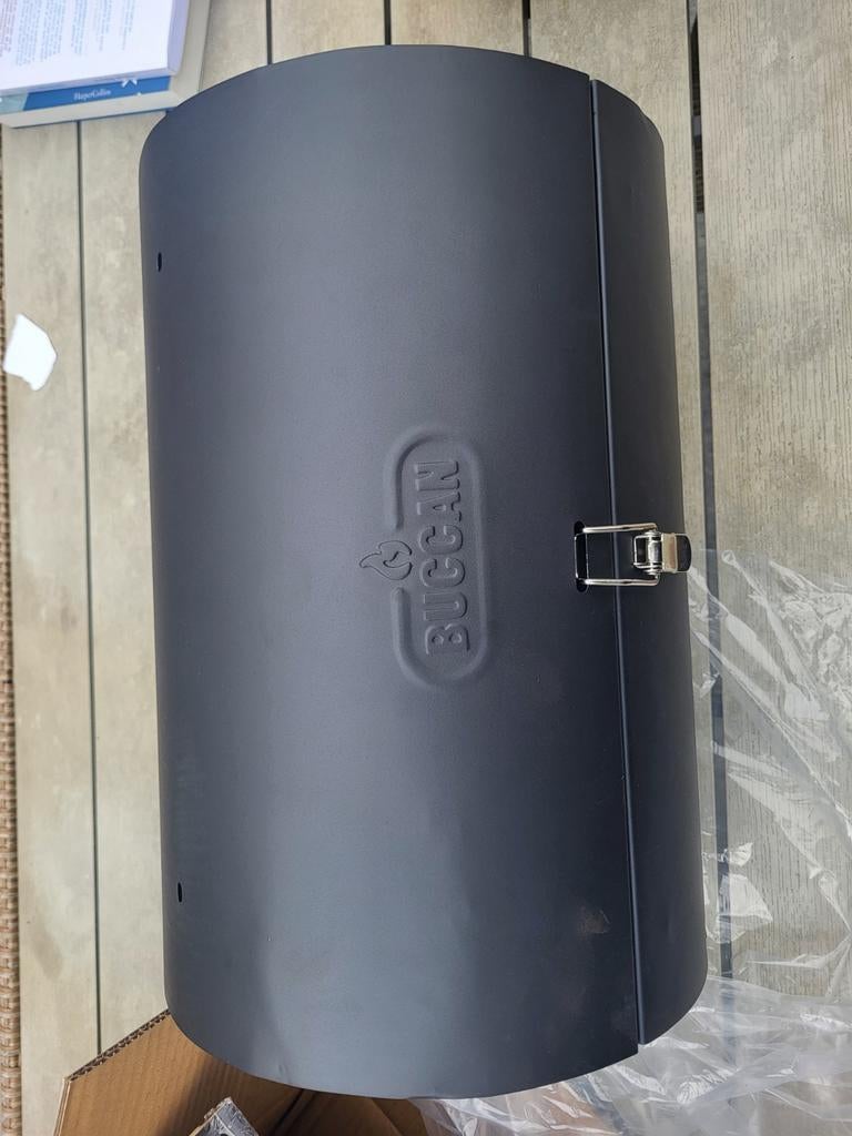 Buccan Tilpa Draagbare Barrel BBQ - Nieuw in doos, Tuin en Terras, Houtskoolbarbecues, Ophalen of Verzenden, Nieuw, Buccan