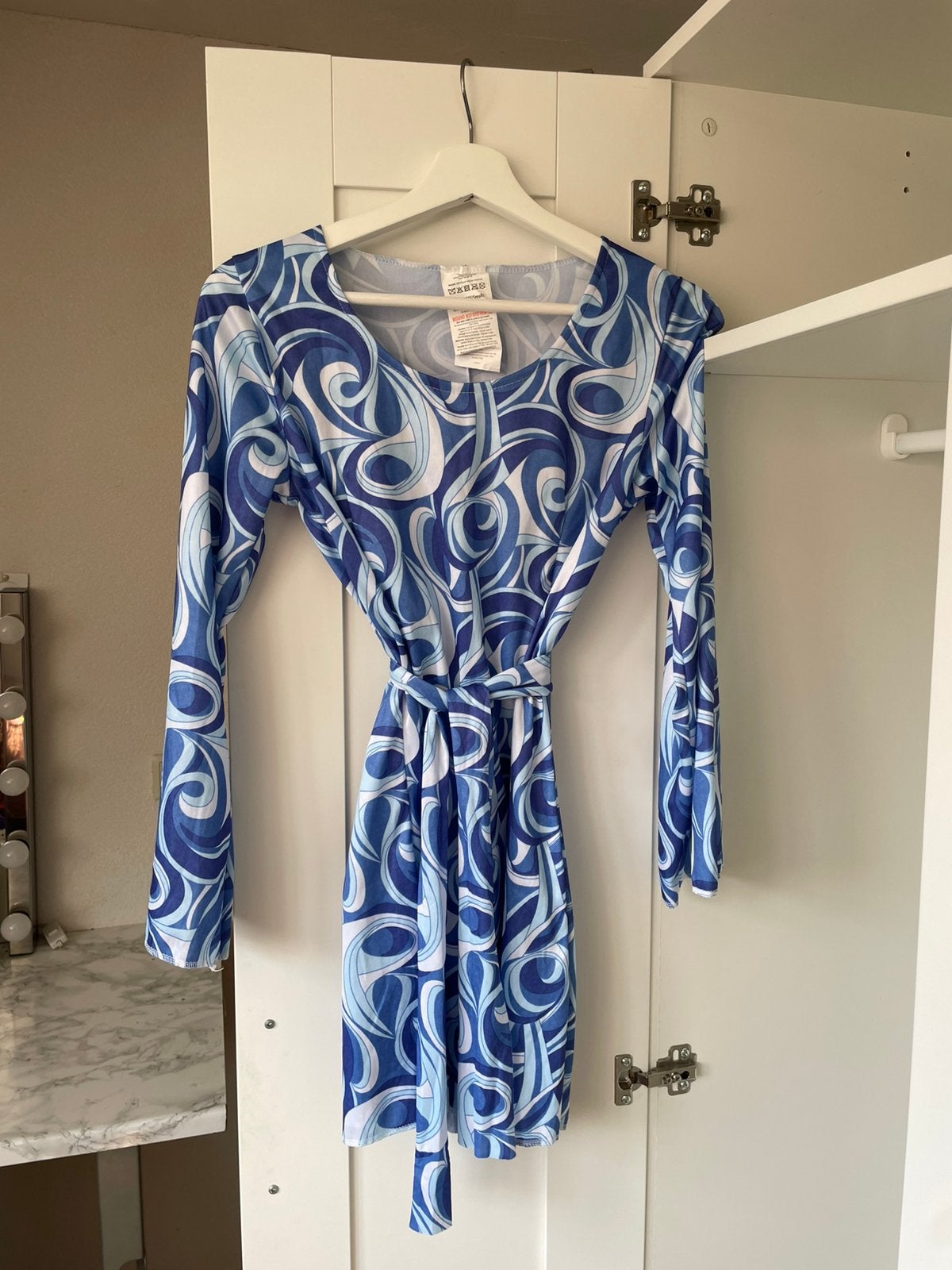 Hippie jurkje carnaval blauw met wit maat 36, Blauw, Ophalen of Verzenden, Zo goed als nieuw, Maat 36 (S)