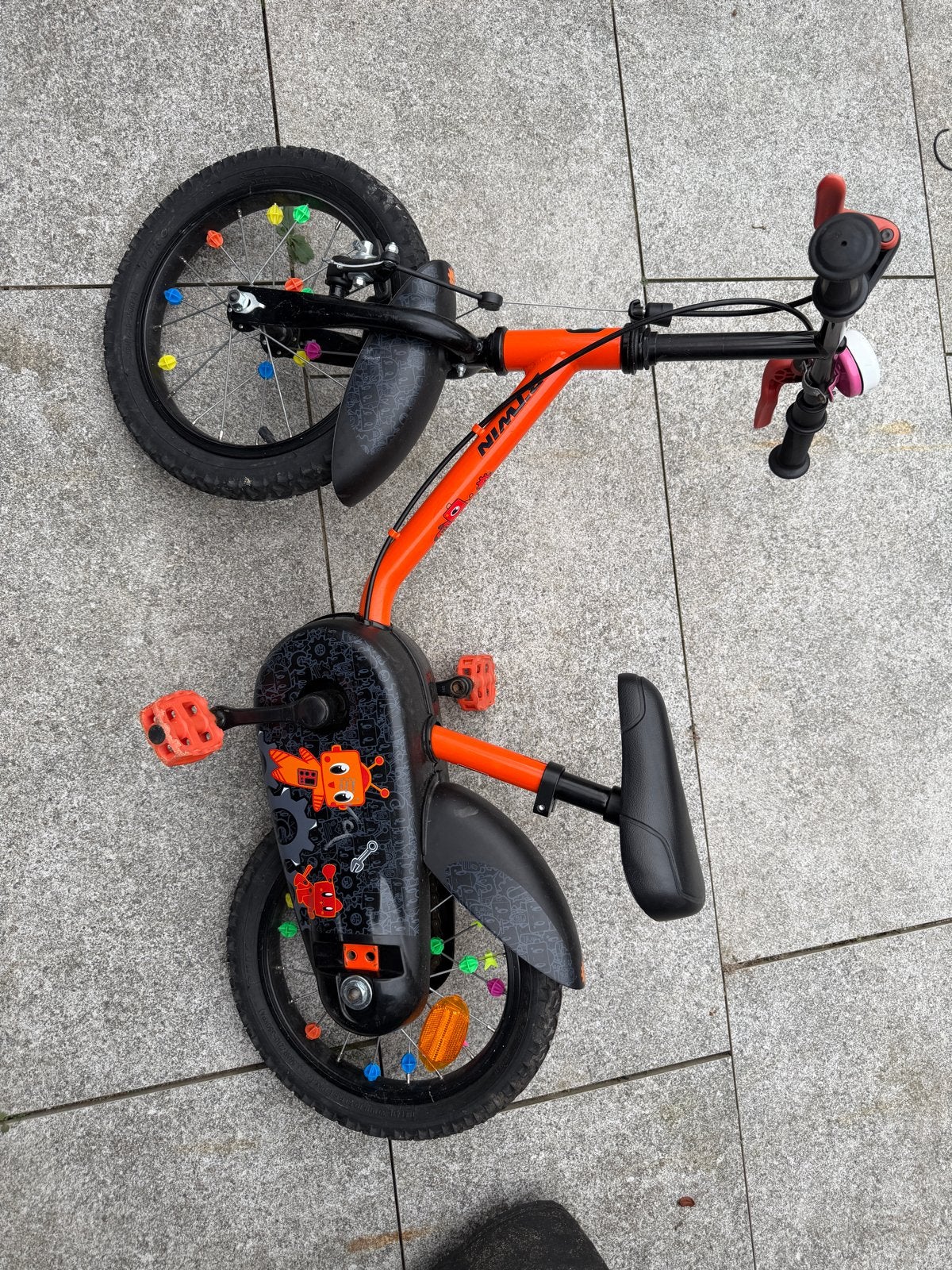 B'Twin kinderfiets 16 inch oranje met zijwieltjes, Ophalen, Zijwieltjes, Velgrem, 16 tot 20 inch