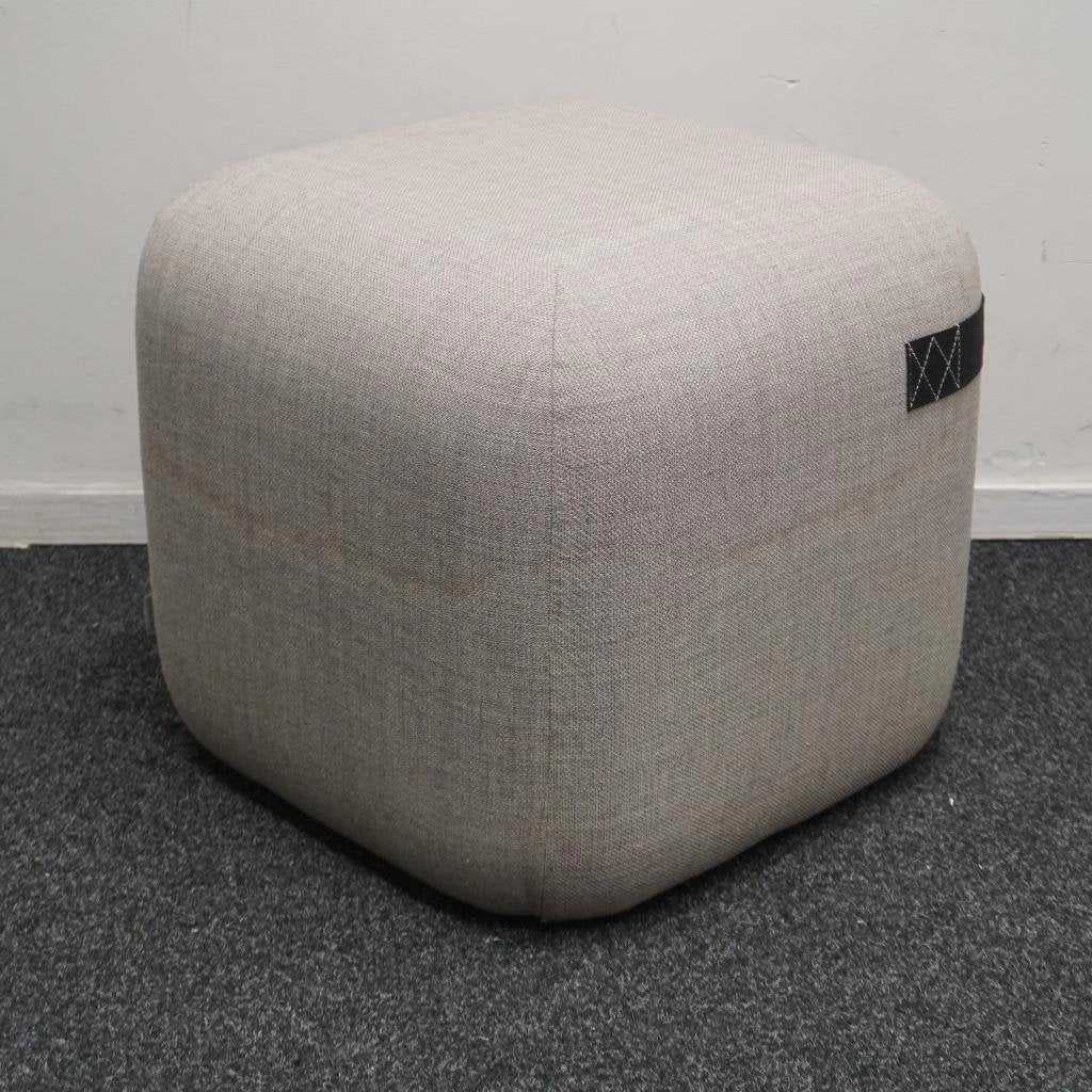 Viccarbe Season Poef | Design kruk | Licht grijs