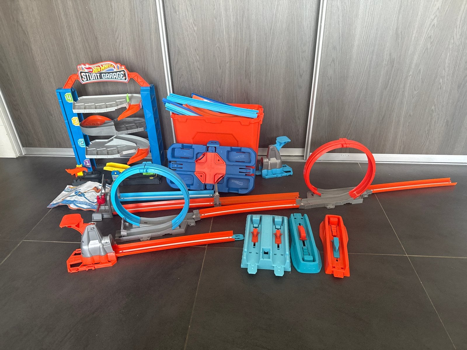 Hot Wheels Stunt Garage & Baanset - Groot Speelplezier!, Ophalen of Verzenden, Gebruikt, Jongen of Meisje