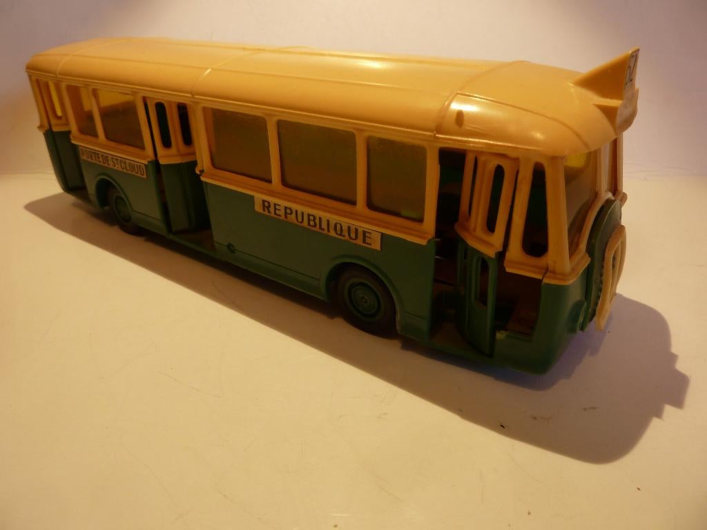 PLASTIC BUS van: MINIALUXE              ( 20 cm.), Hobby en Vrije tijd, Modelauto's | 1:43, Ophalen of Verzenden, Zo goed als nieuw