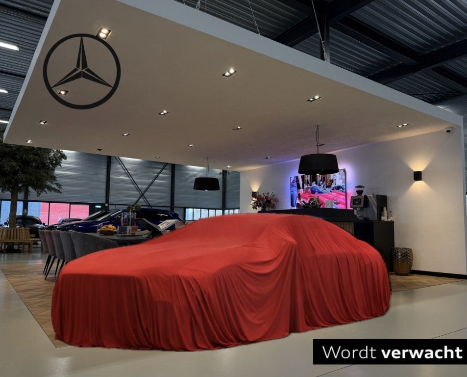 Mercedes-Benz GLA 180D 109PK automaat / LED / Apple CarPlay, Auto's, Automaat, Gebruikt, 4 cilinders, Leder en Stof
