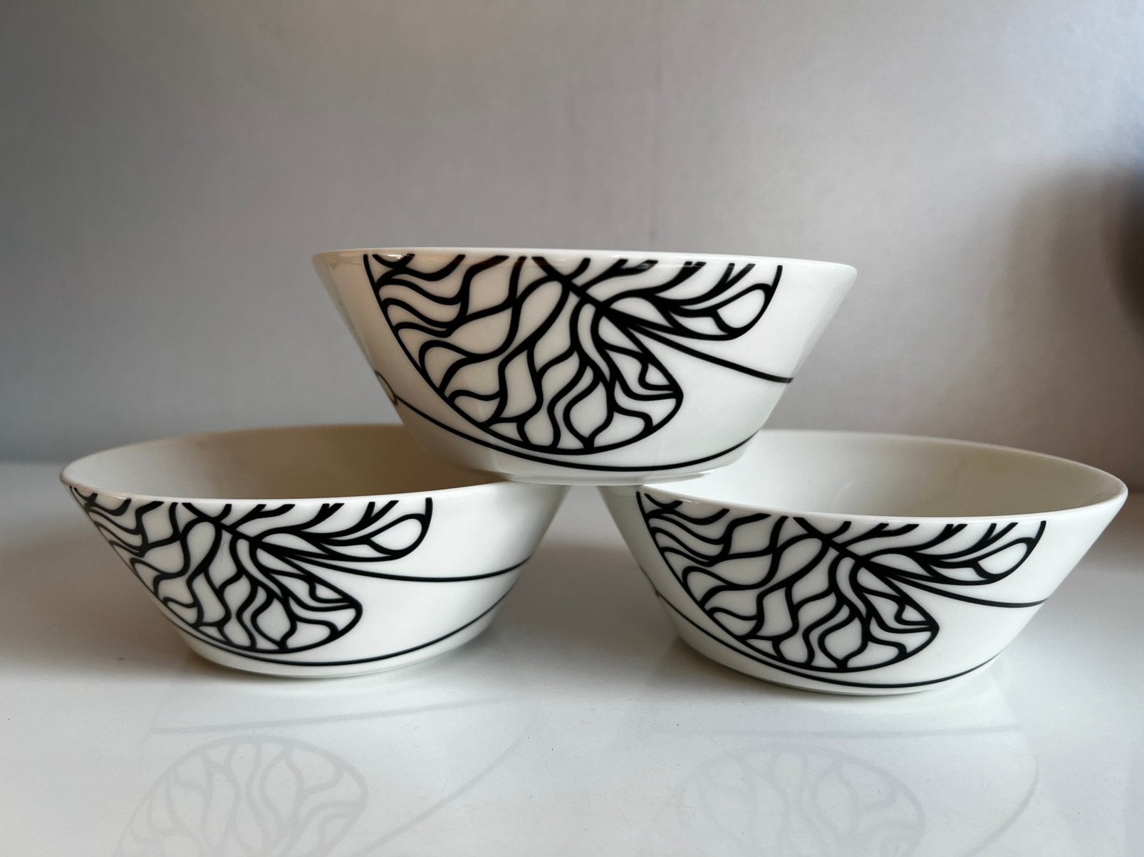 Iittala Marimekko BOTTNA Schaal Anna Danielsson 0,6 L P.STUK, Ophalen of Verzenden, Zo goed als nieuw, Porselein, Schaal of Schalen