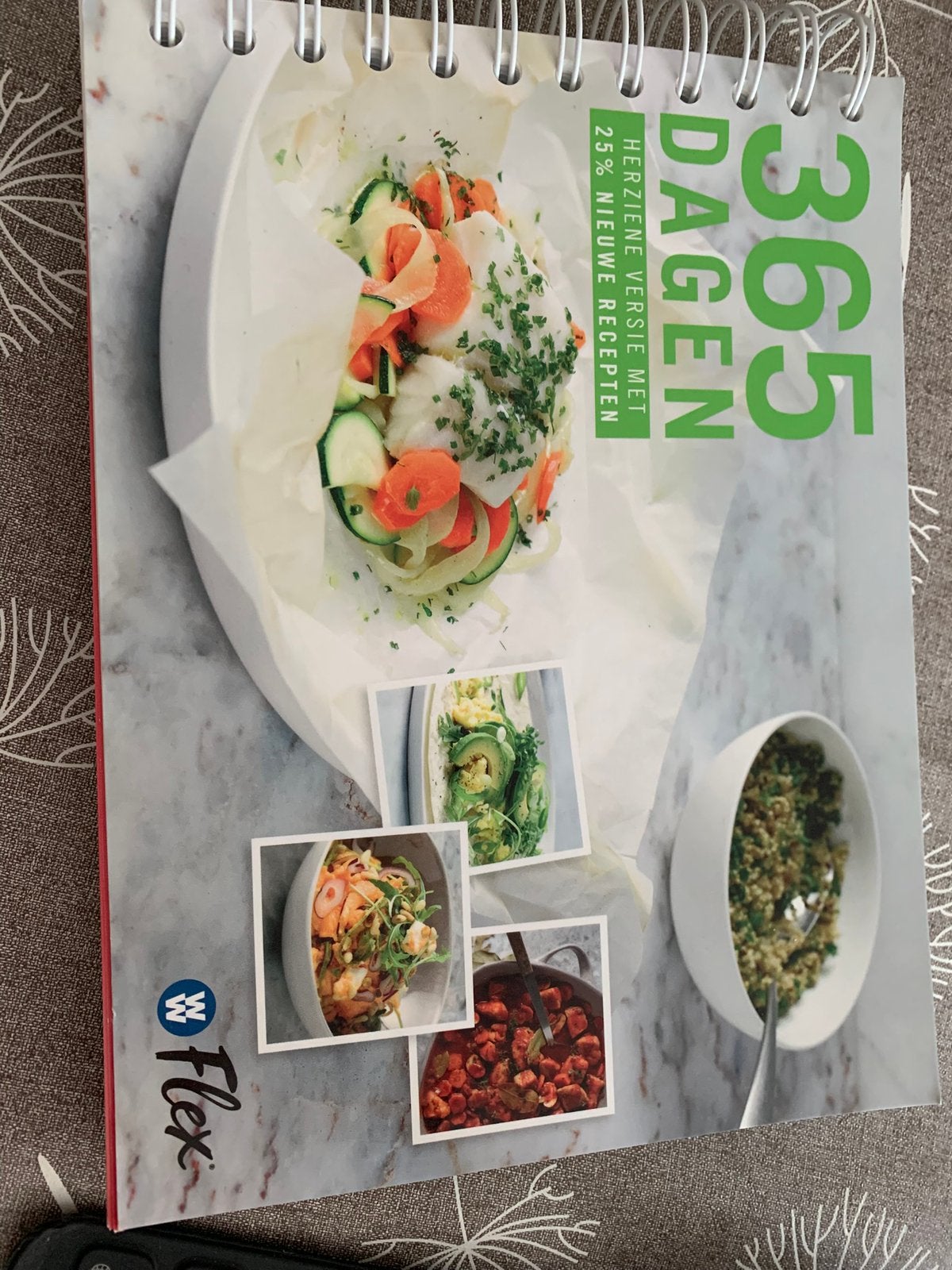 365 dagen weight watchers kookboek, Ophalen of Verzenden, Zo goed als nieuw