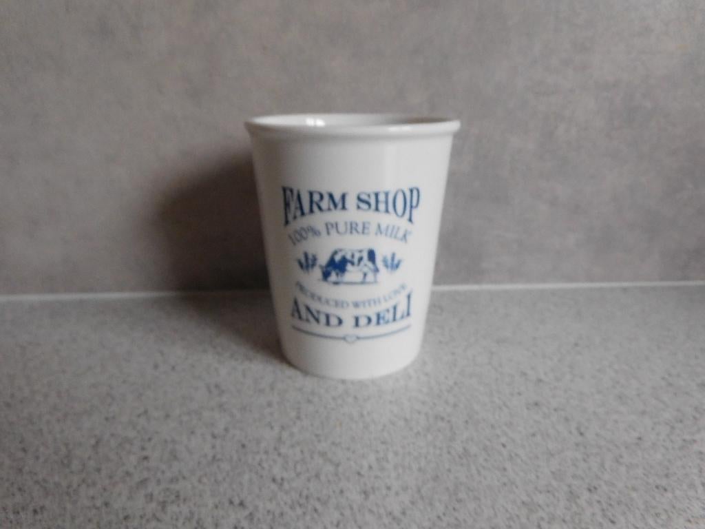 Melkbeker 250 ml. Farmshop Rivièra Maison, Keramiek, Ophalen of Verzenden, Zo goed als nieuw, Overige stijlen
