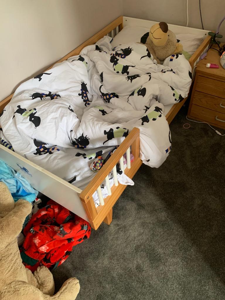 Peuterbed Petit Amelie, Kinderen en Baby's, Kinderkamer | Bedden, Ophalen, Gebruikt, 70 tot 85 cm, 140 tot 160 cm