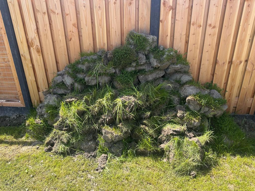 Uitgegraven gras (7 m²) - Gratis af te halen, Ophalen, Gebruikt, Minder dan 10 m², Gras