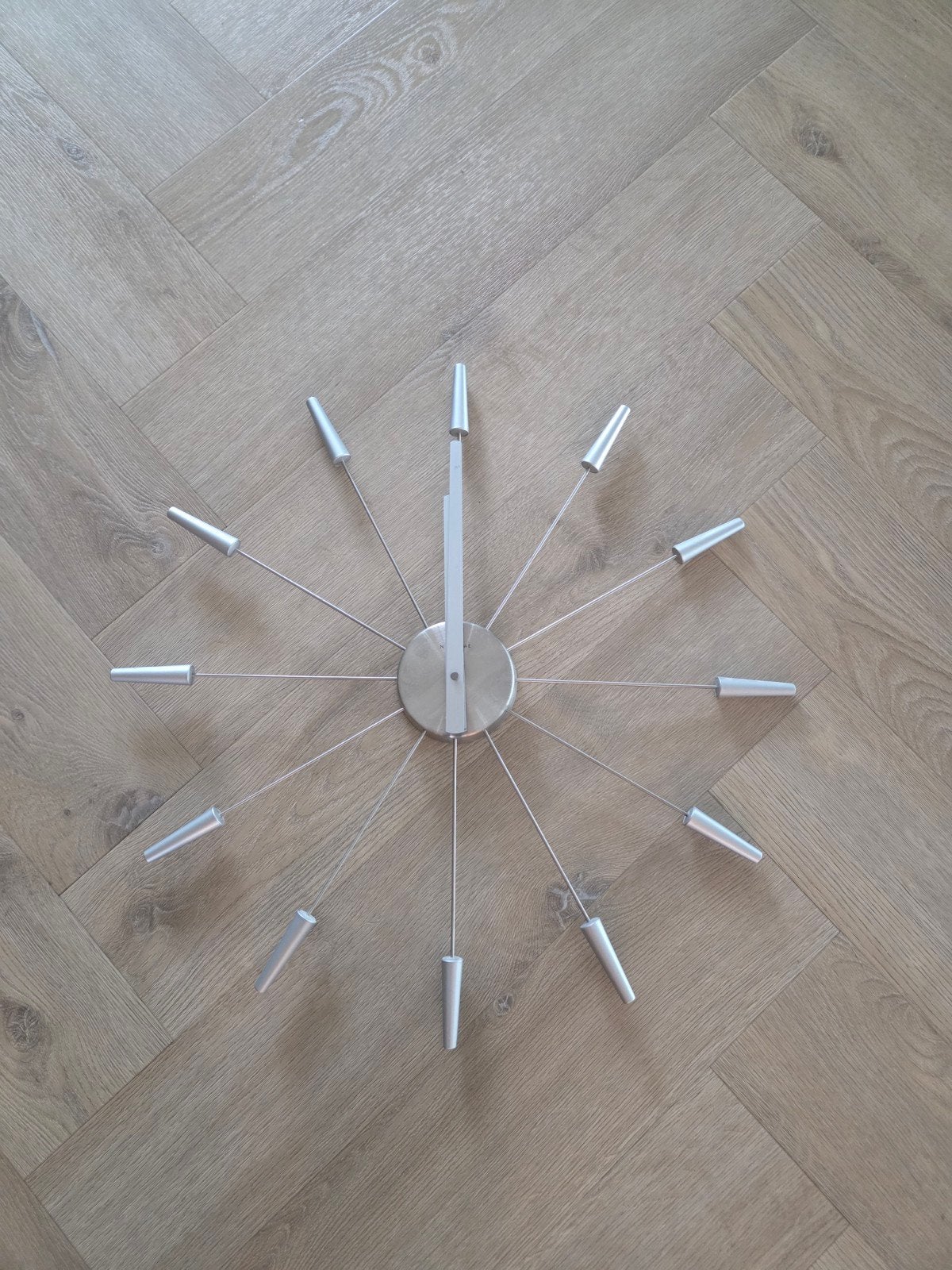 Nextime Wandklok - Modern Design, Huis en Inrichting, Woonaccessoires | Klokken, Wandklok, Analoog, Ophalen of Verzenden, Zo goed als nieuw