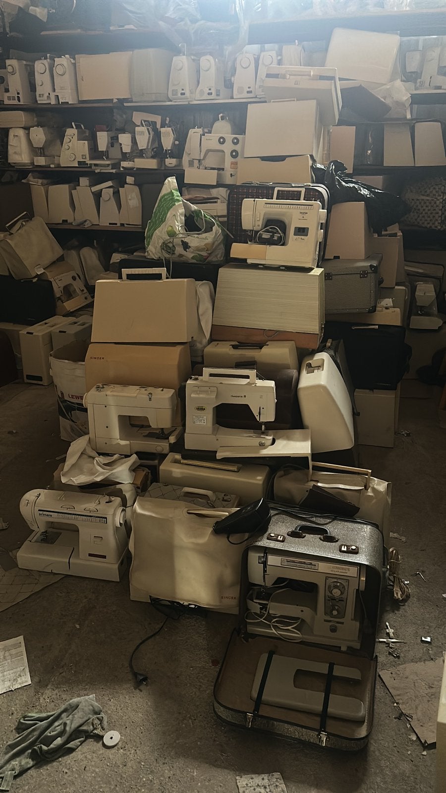 Partij naaimachienes, Huis en Inrichting, Woonaccessoires | Kisten, Ophalen of Verzenden, Zo goed als nieuw, Minder dan 50 cm