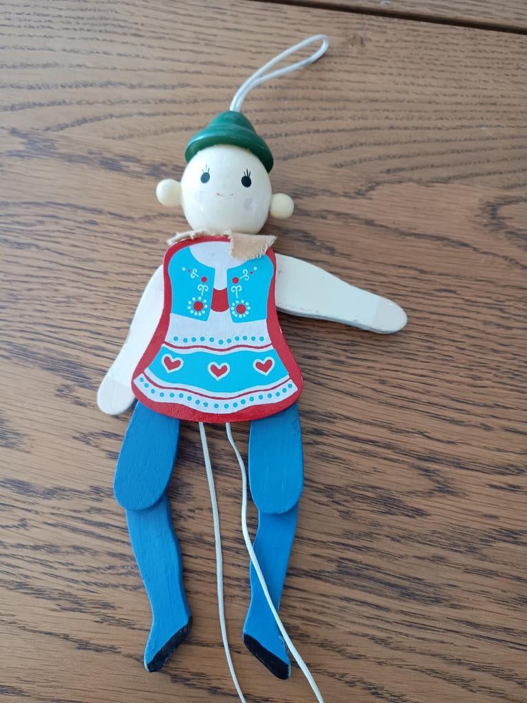 Houten trekpopje met beweegbare armen en benen, Ophalen of Verzenden, Gebruikt, Overige typen